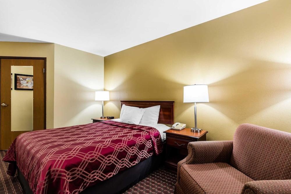 Hotel Econo &