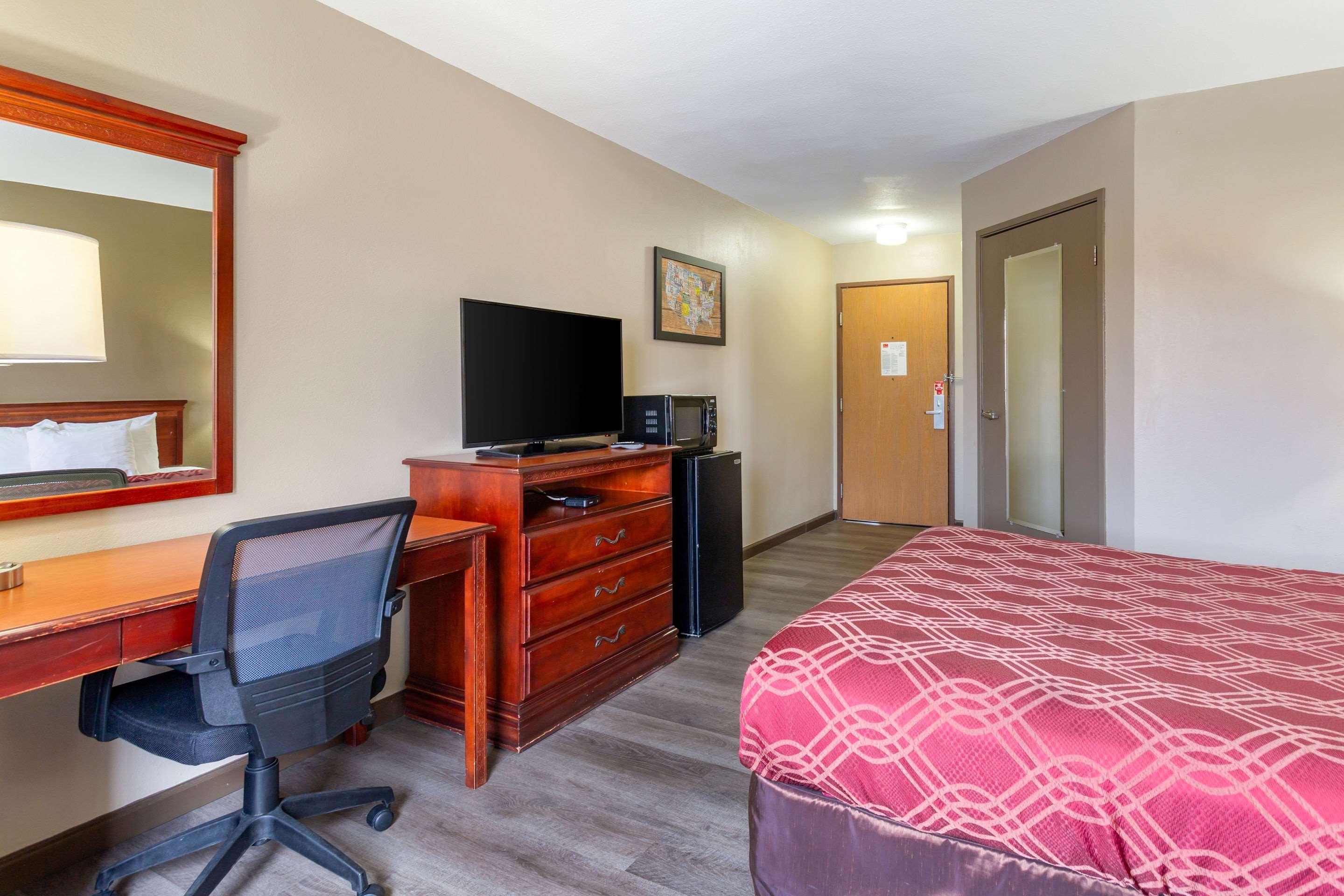 Hotel Econo &